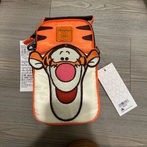 Disney parks Tigger lug bag